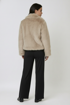 Isabelle – Luxe Imitatiebont Winterjas