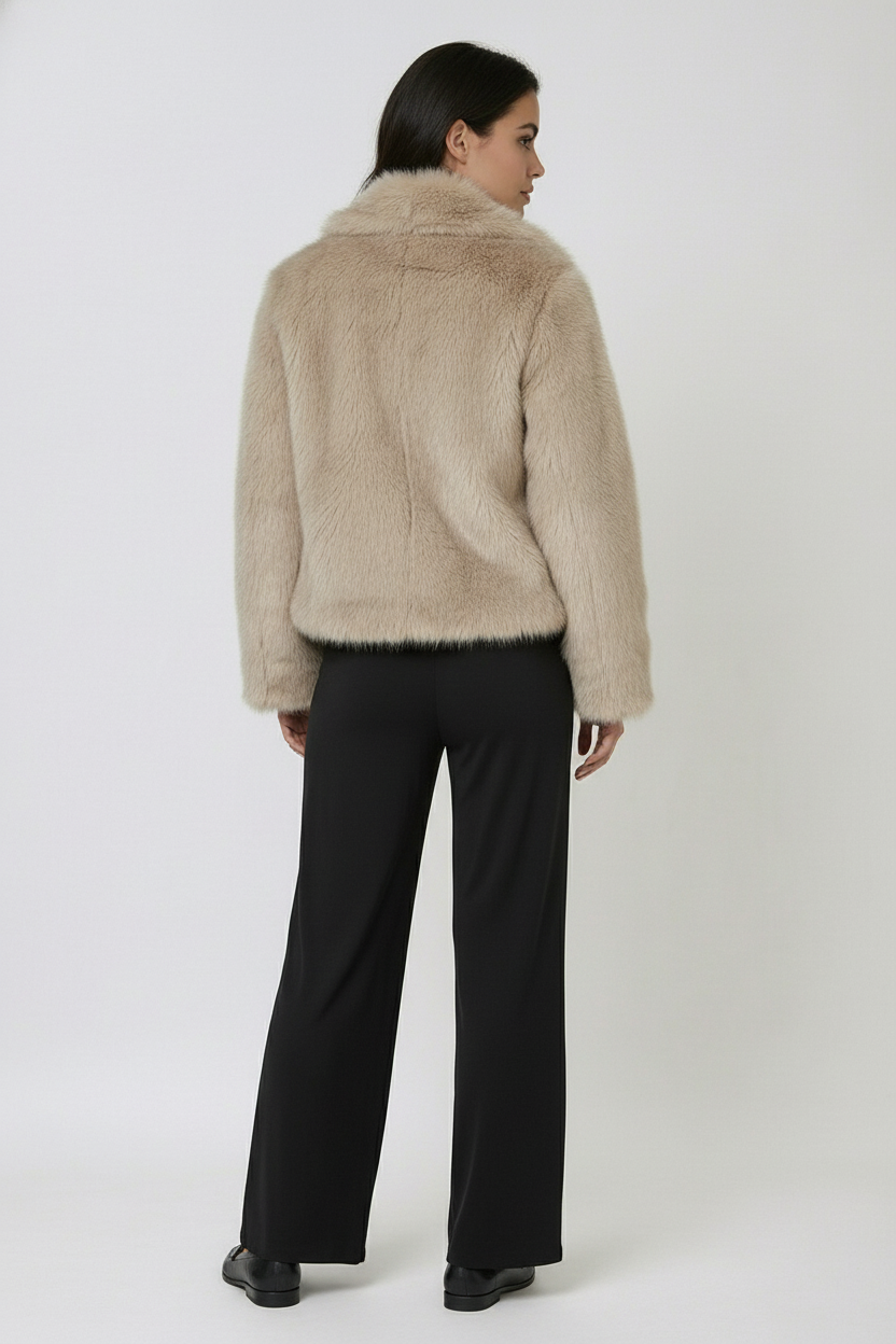 Isabelle – Luxe Imitatiebont Winterjas